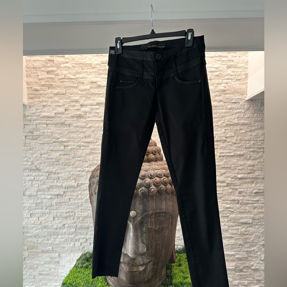 1937 All Nature is but Art Black skinny low rise jeans Size Y (2)